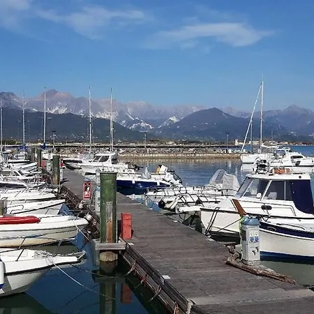 Italian Holidays Mobile House In Ameglia