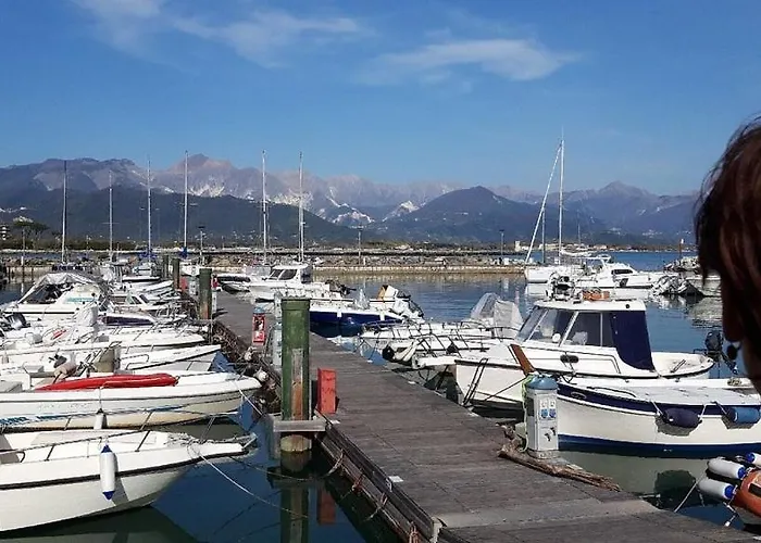 Italian Holidays Mobile House In Ameglia